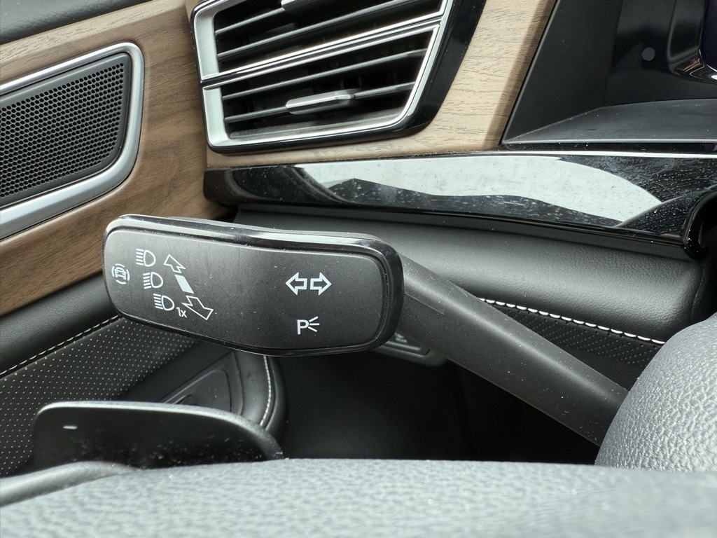 2024 Volkswagen Atlas SE Technology photo 25
