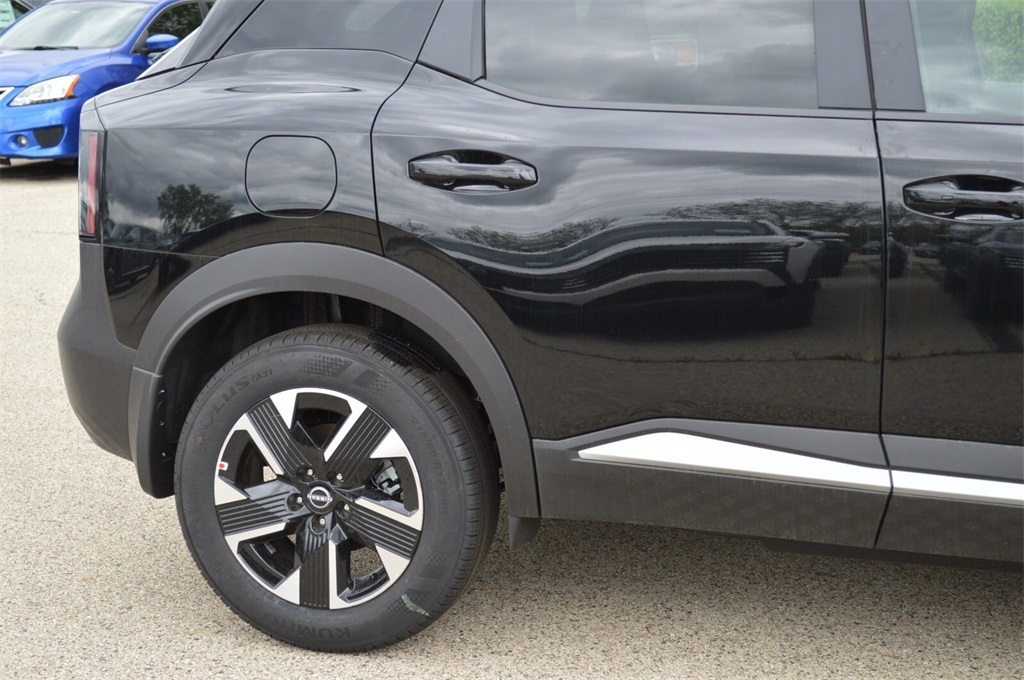 2025 Nissan Kicks SV photo 4