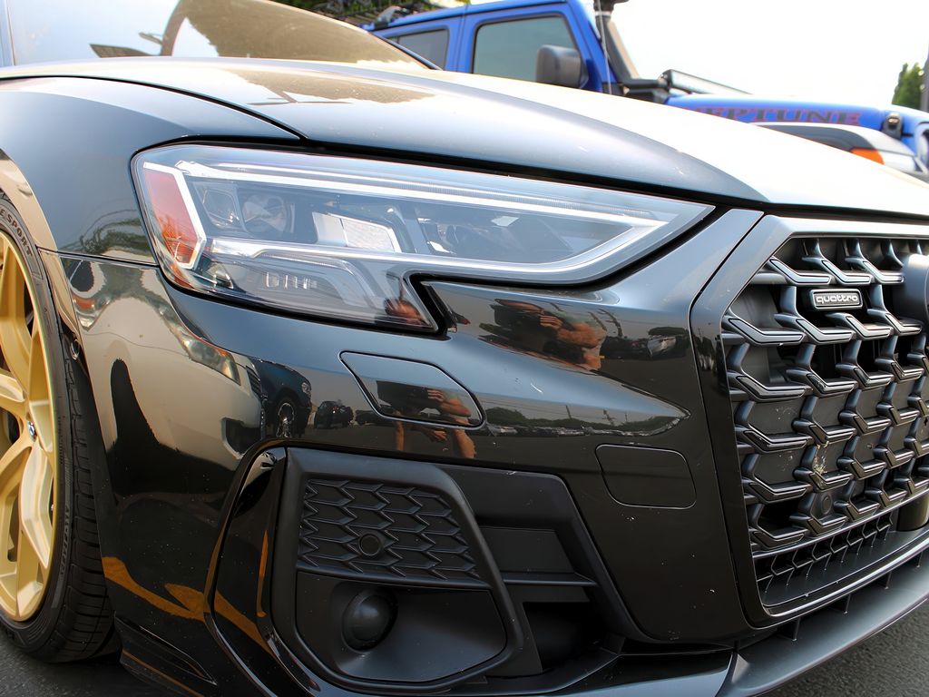 2022 Audi A8 L 55 photo 7