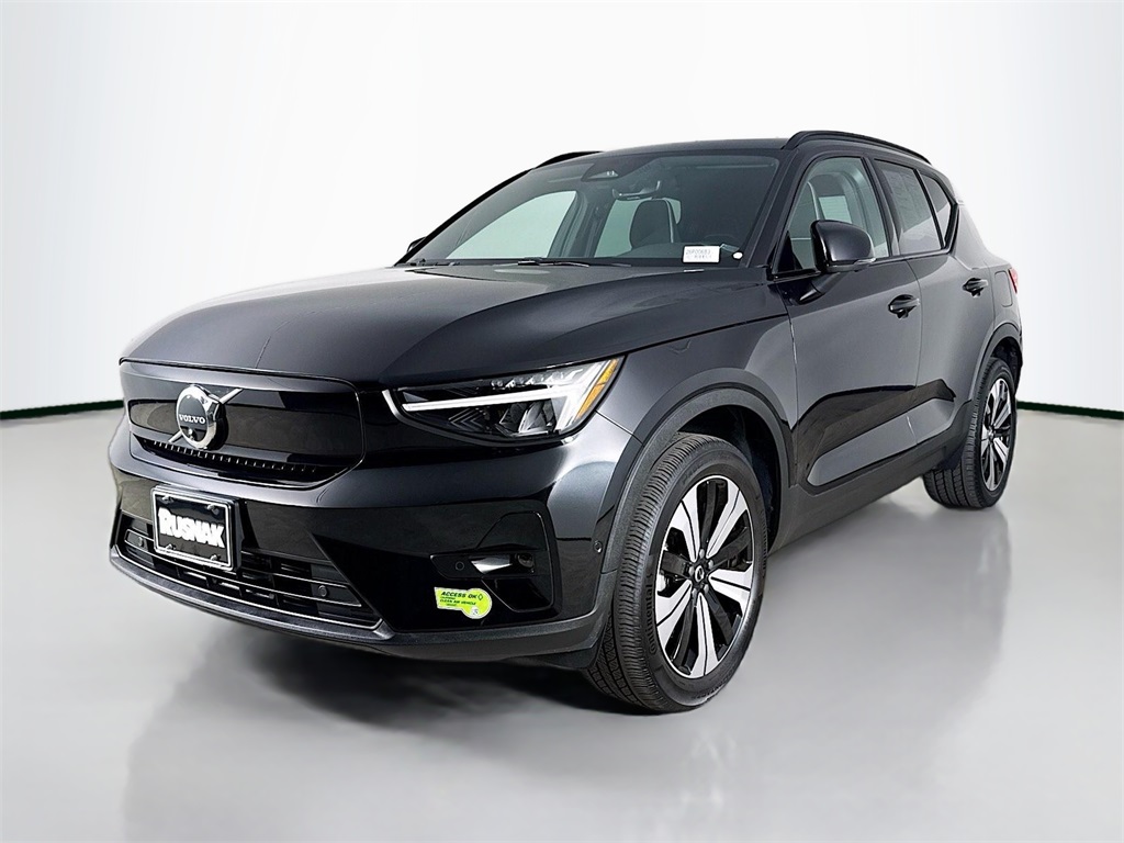 2023 Volvo XC40 Recharge Twin Plus photo 3