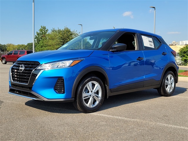 2025 Nissan Kicks Play S photo 3