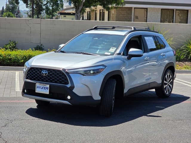 2024 Toyota Corolla Cross XLE photo 4