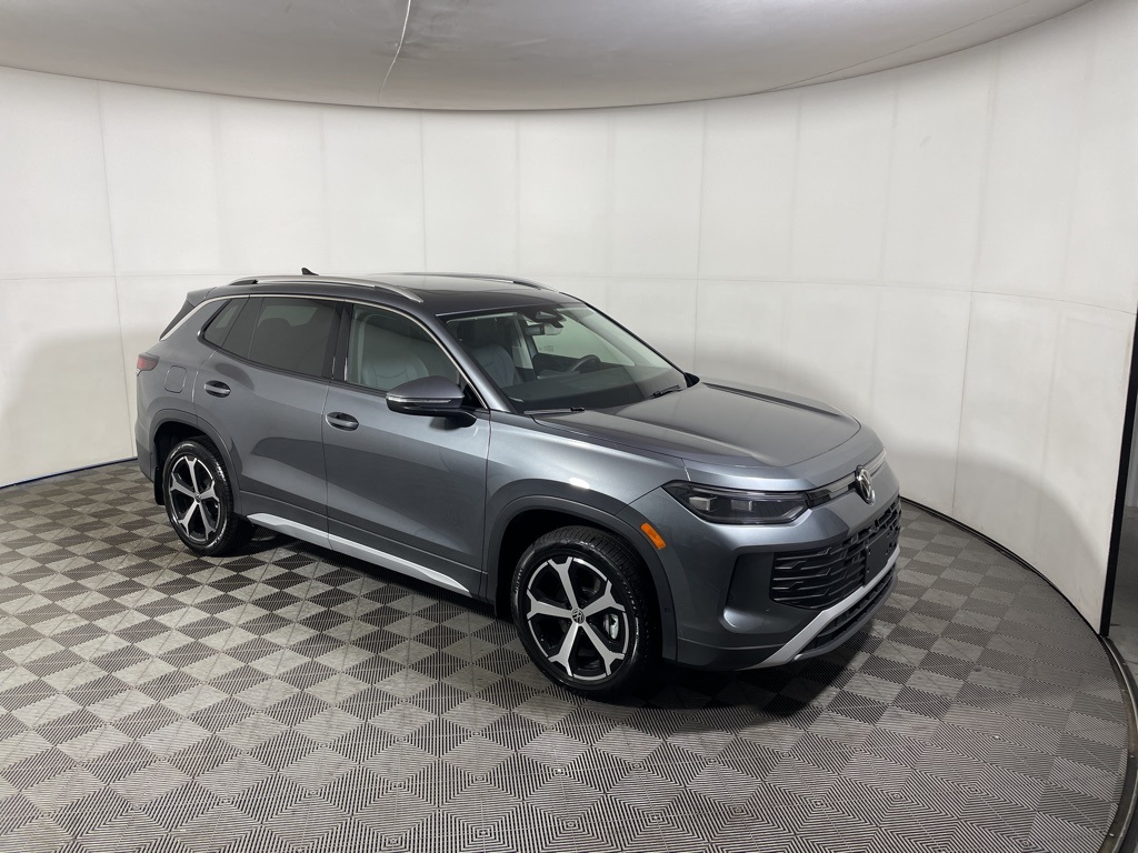 2025 Volkswagen Tiguan SE's photo