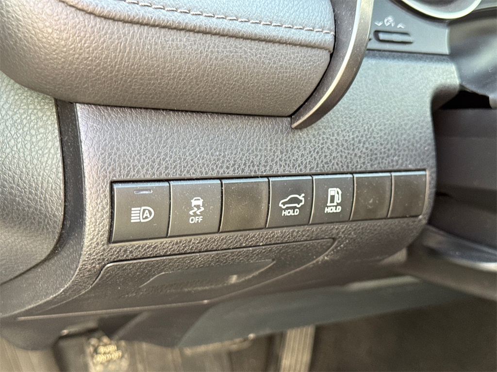 2021 Toyota Camry LE photo 9