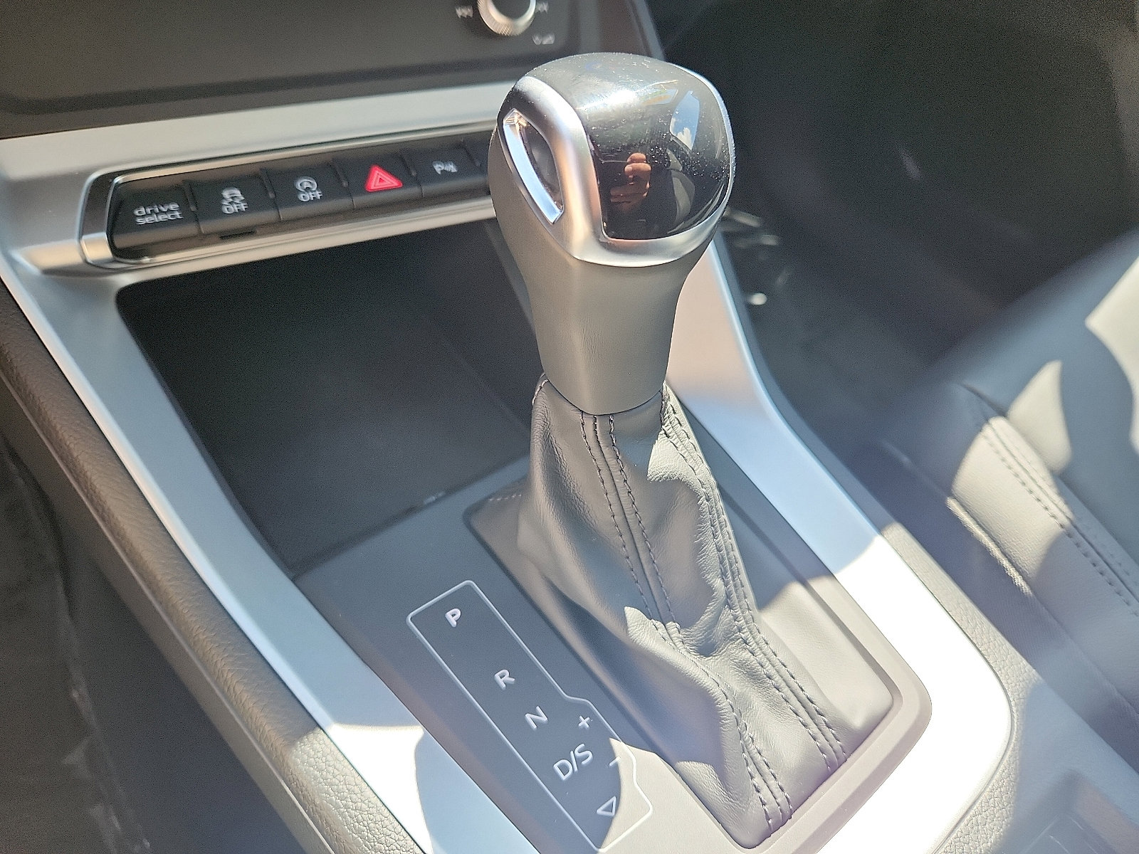2025 Audi Q3 45 TFSI S line Premium photo 15