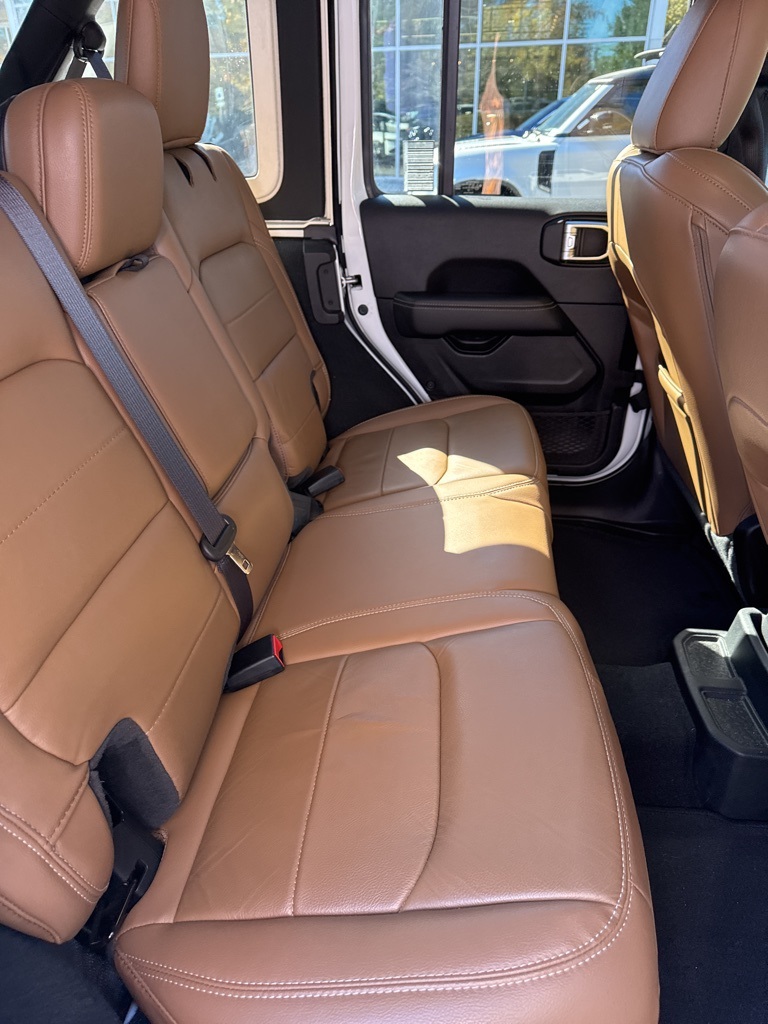 2022 Jeep Wrangler Unlimited Sahara photo 4