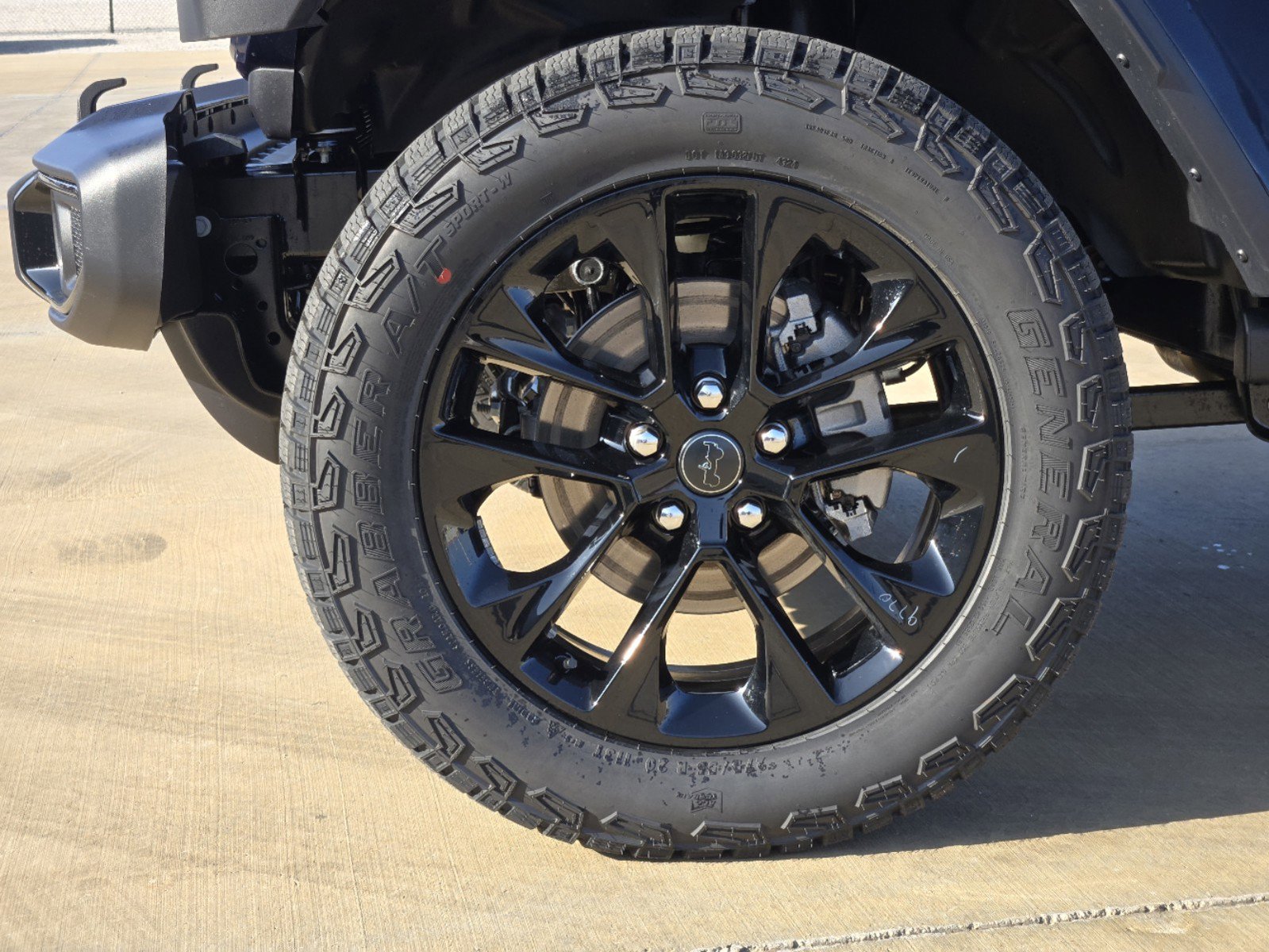 2025 Jeep Gladiator photo 8