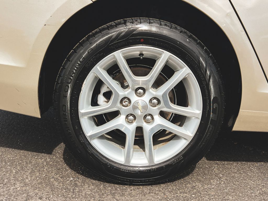 2013 Chevrolet Malibu 1LT photo 3