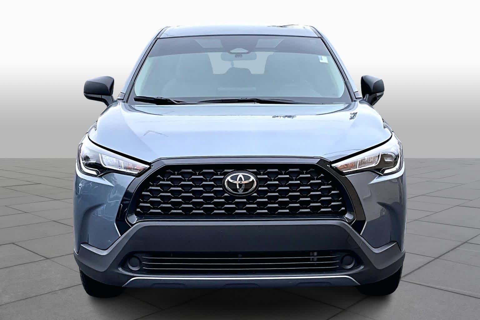 2024 Toyota Corolla Cross L photo 2