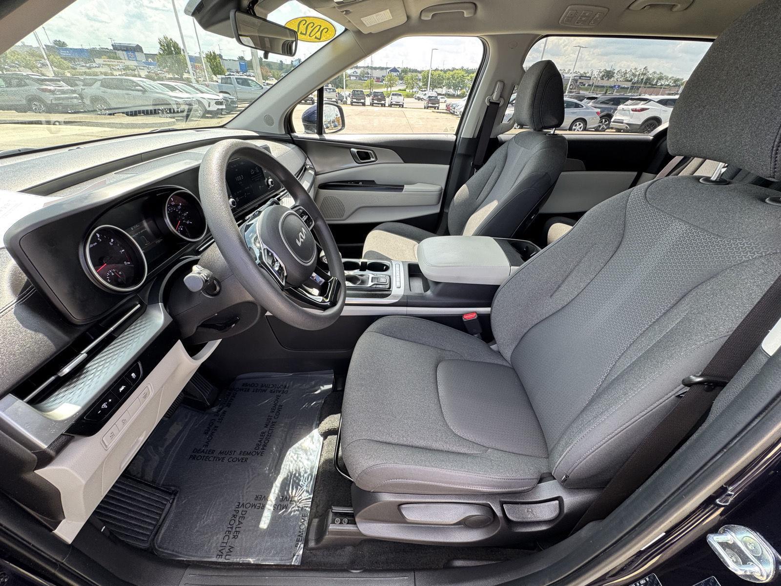 2022 Kia Carnival LX photo 6