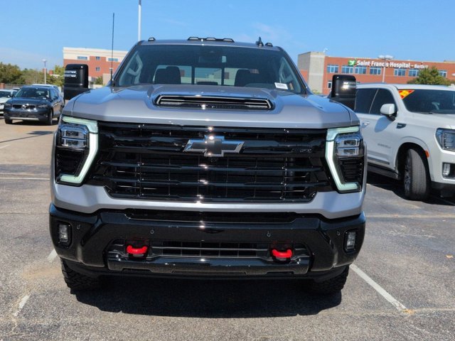 2026 Chevrolet Silverado 2500HD LT photo 3