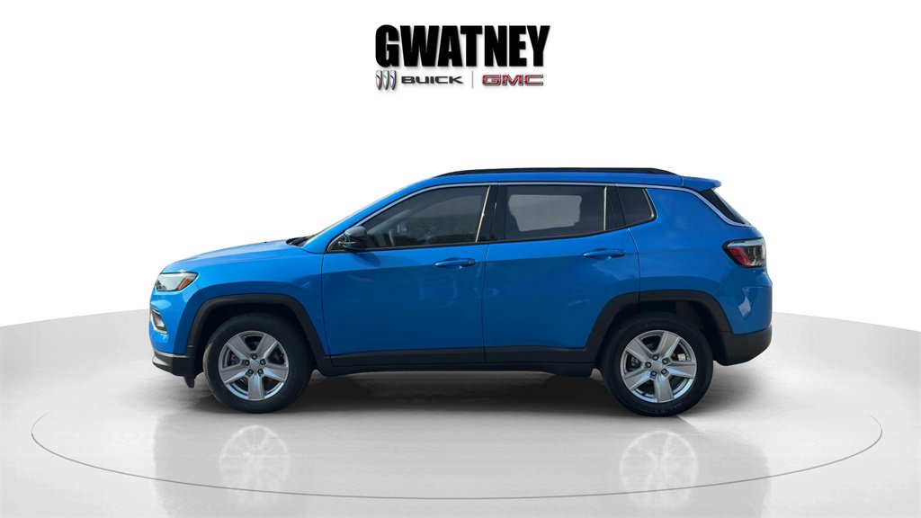 2022 Jeep Compass Latitude photo 3