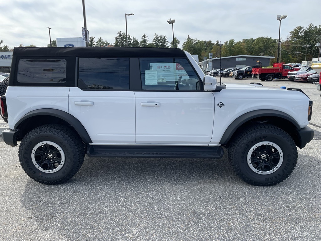 2025 Ford Bronco Outer Banks photo 2