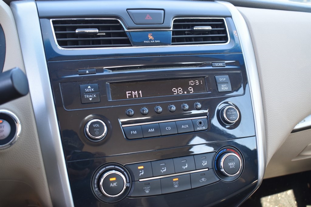 2015 Nissan Altima 2.5 S photo 9