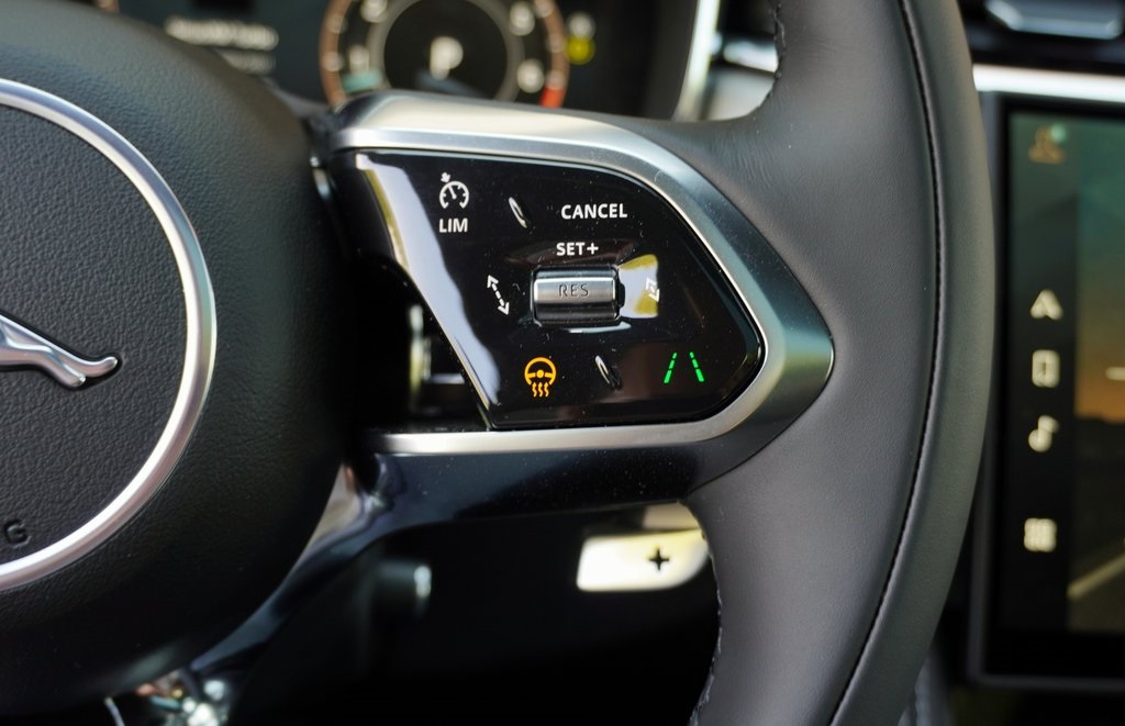 2026 JAGUAR F-PACE - Image 16