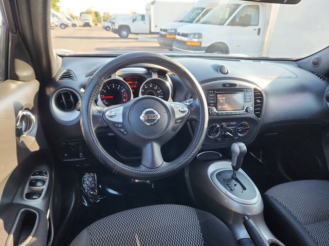2016 Nissan Juke S photo 17