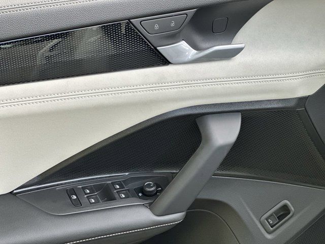 2025 Volkswagen Tiguan SE photo 4