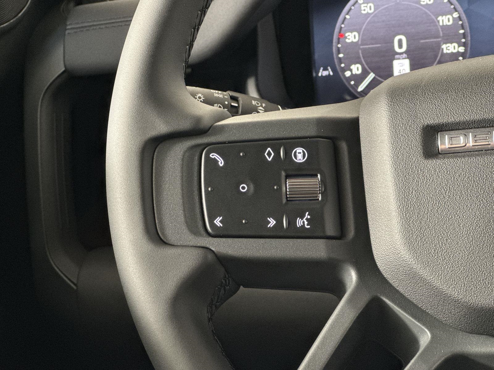 2025 Land Rover Defender 110 X-Dynamic SE photo 12
