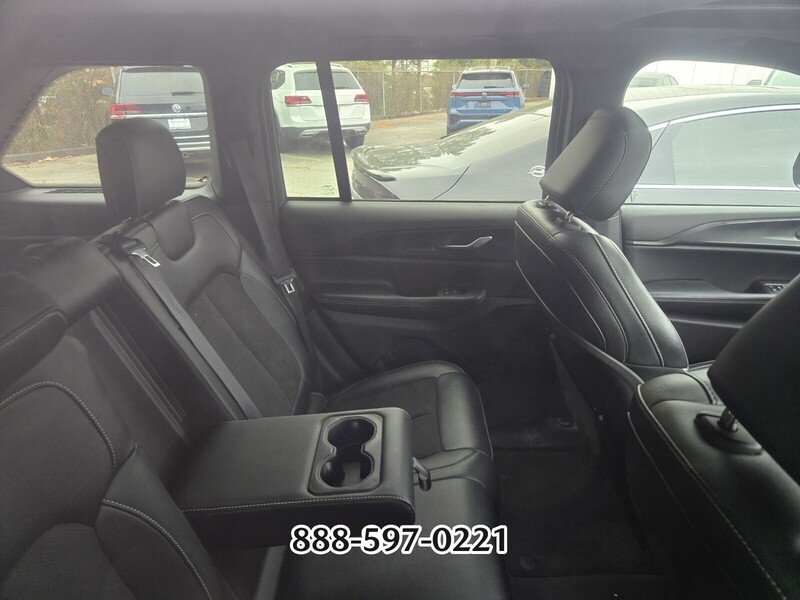 2023 Jeep Grand Cherokee Altitude X photo 2