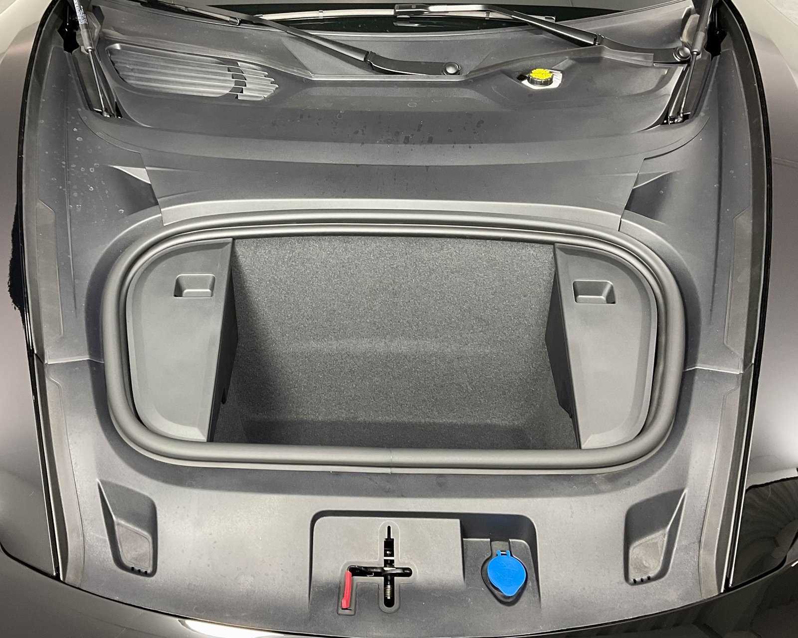 2025 Porsche Taycan photo 25