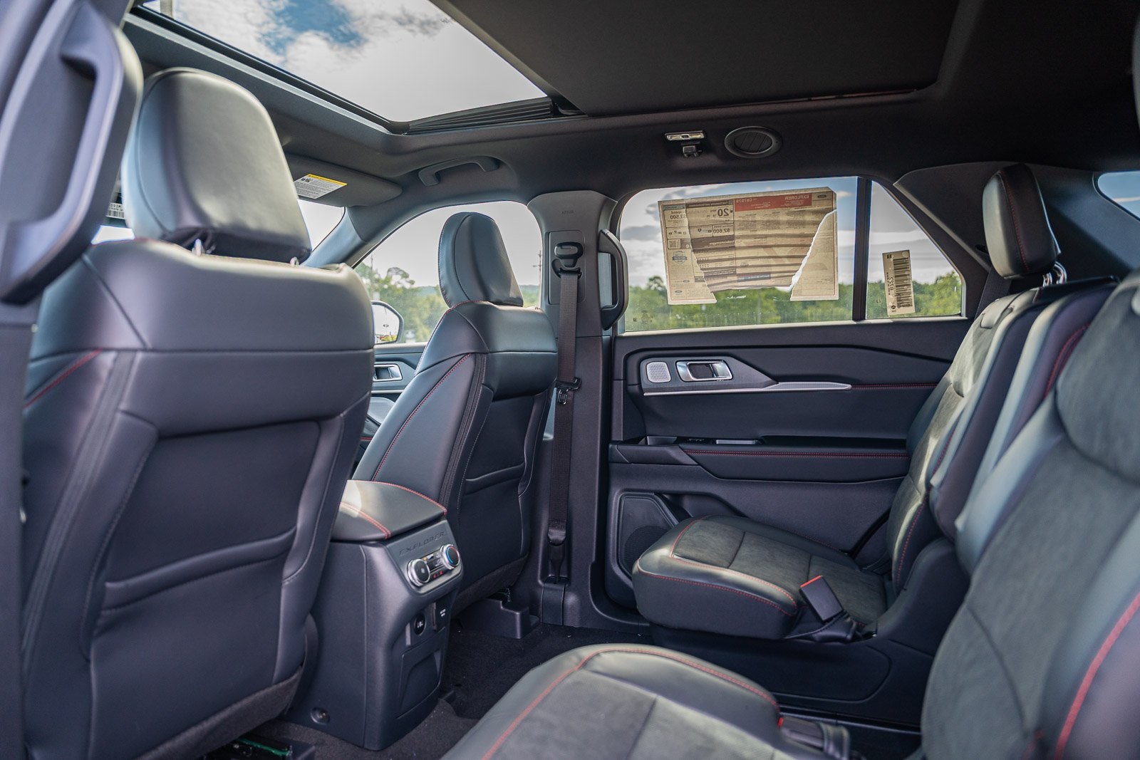2025 Ford Explorer ST photo 8