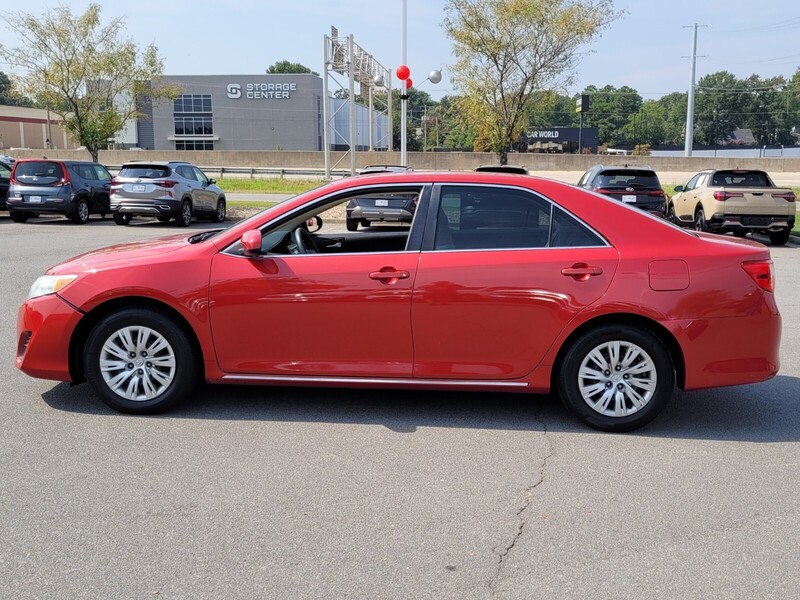 2013 Toyota Camry LE photo 4