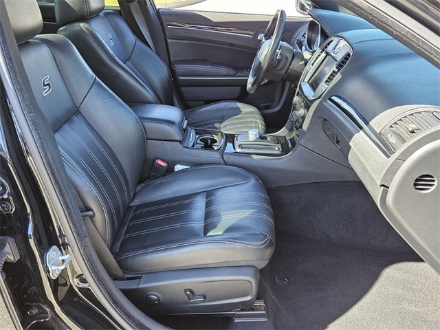 2022 Chrysler 300 S photo 16