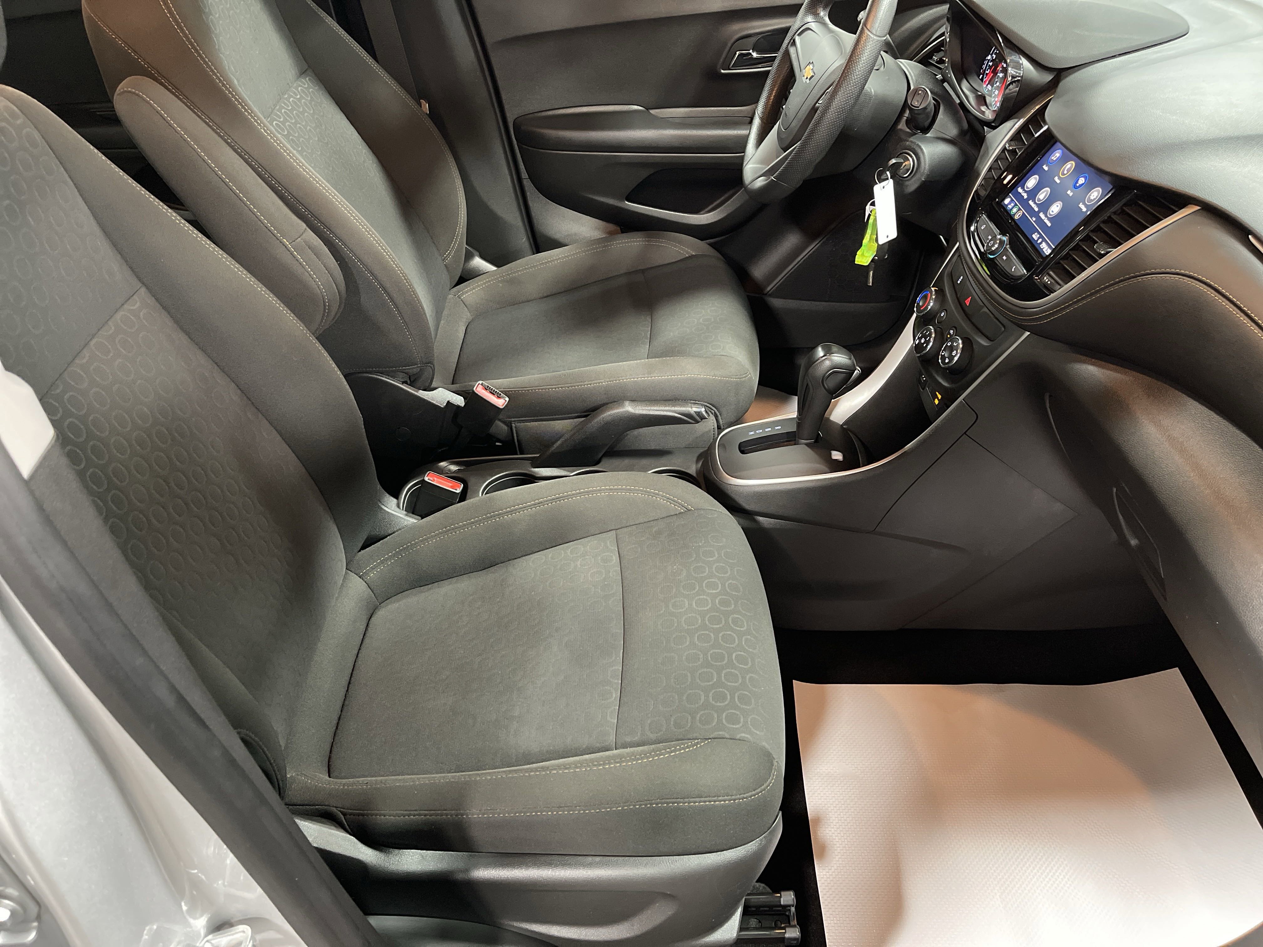 2021 Chevrolet Trax LS photo 3