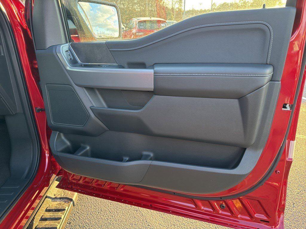 2025 Ford F-150 XLT photo 14