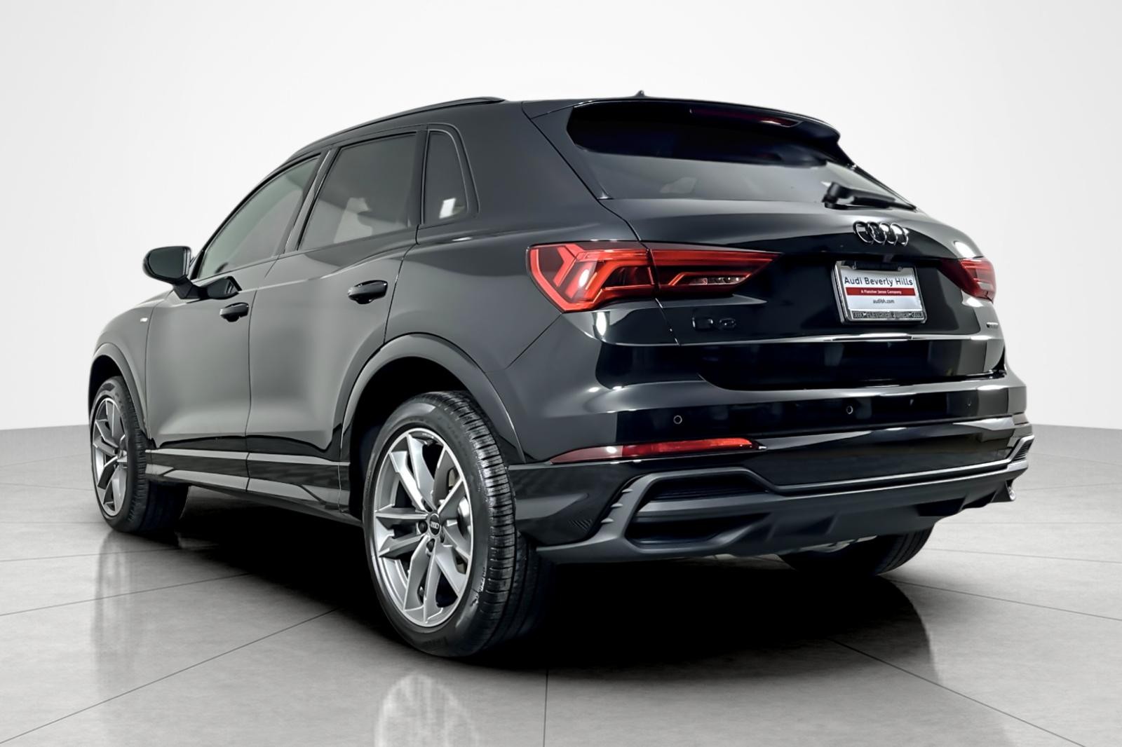 2025 Audi Q3 S line Premium 45 TFSI photo 3