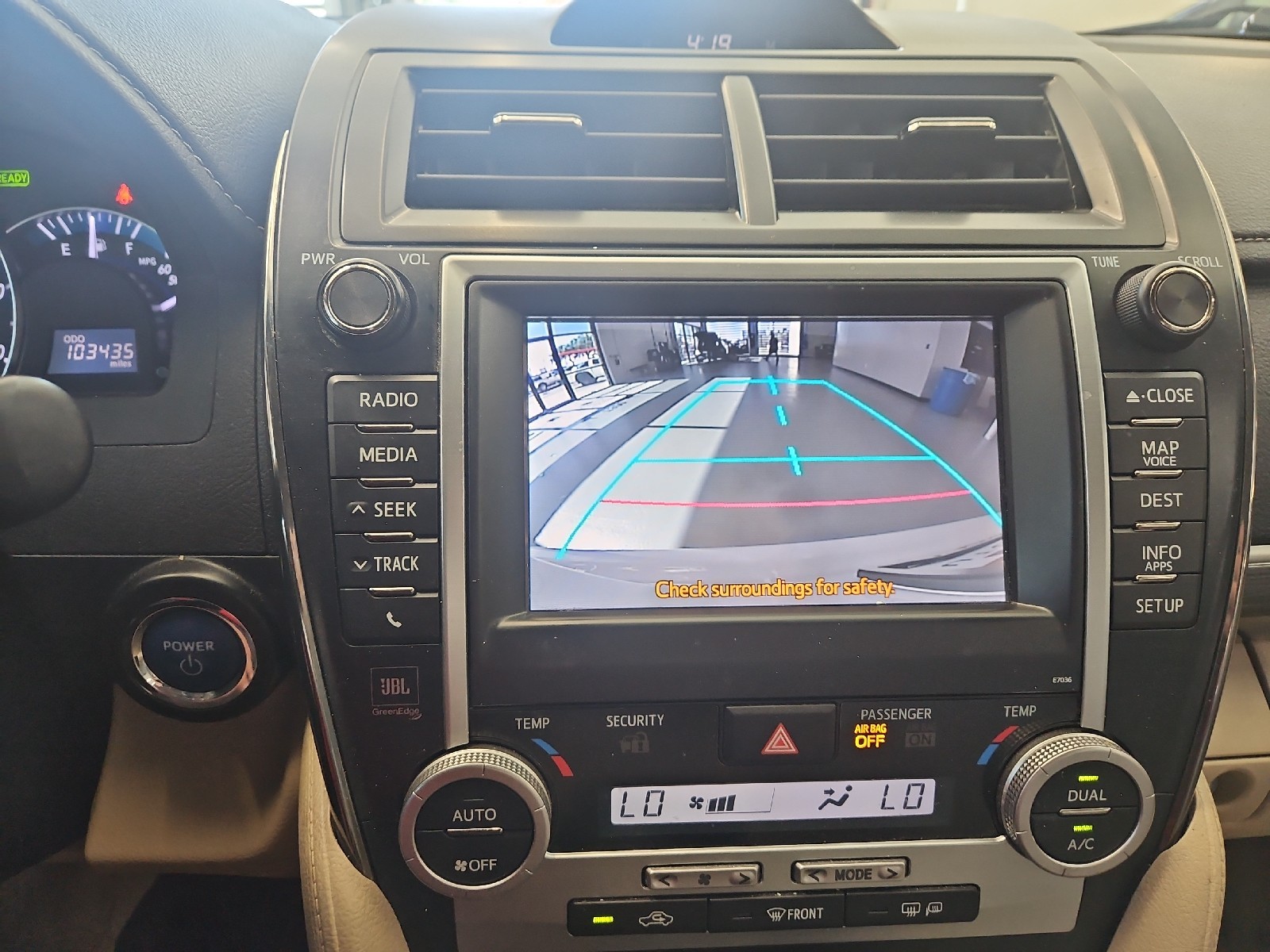 Used 2013 WHITE Toyota XLE image 27