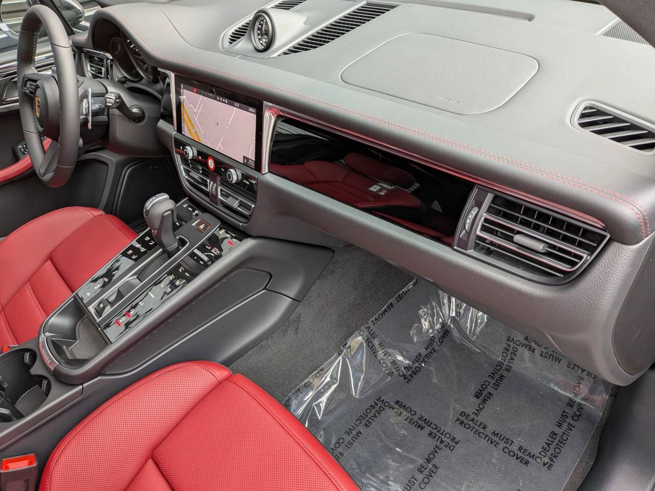2025 Porsche Macan S photo 25