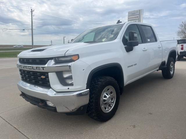 2022 Chevrolet Silverado 3500HD LT photo 2