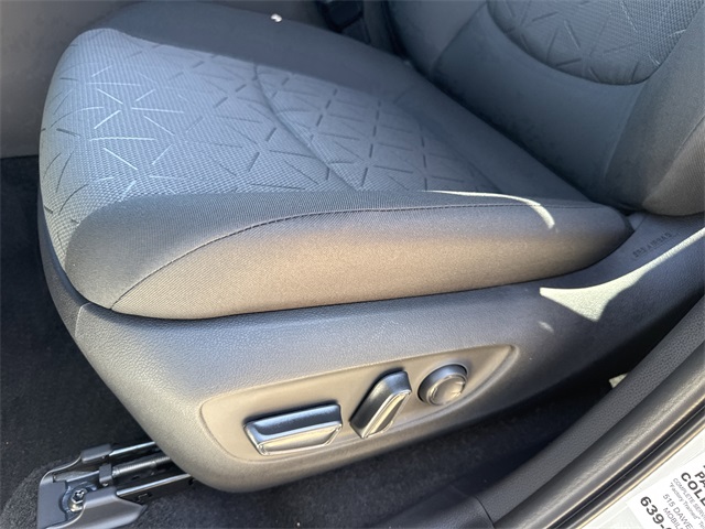 2025 Toyota RAV4 XLE photo 8