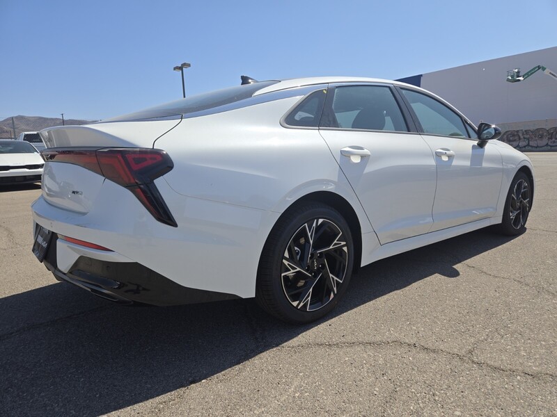 2025 Kia K5 GT-Line photo 3