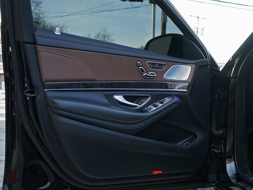 2019 Mercedes Benz S 560 photo 4