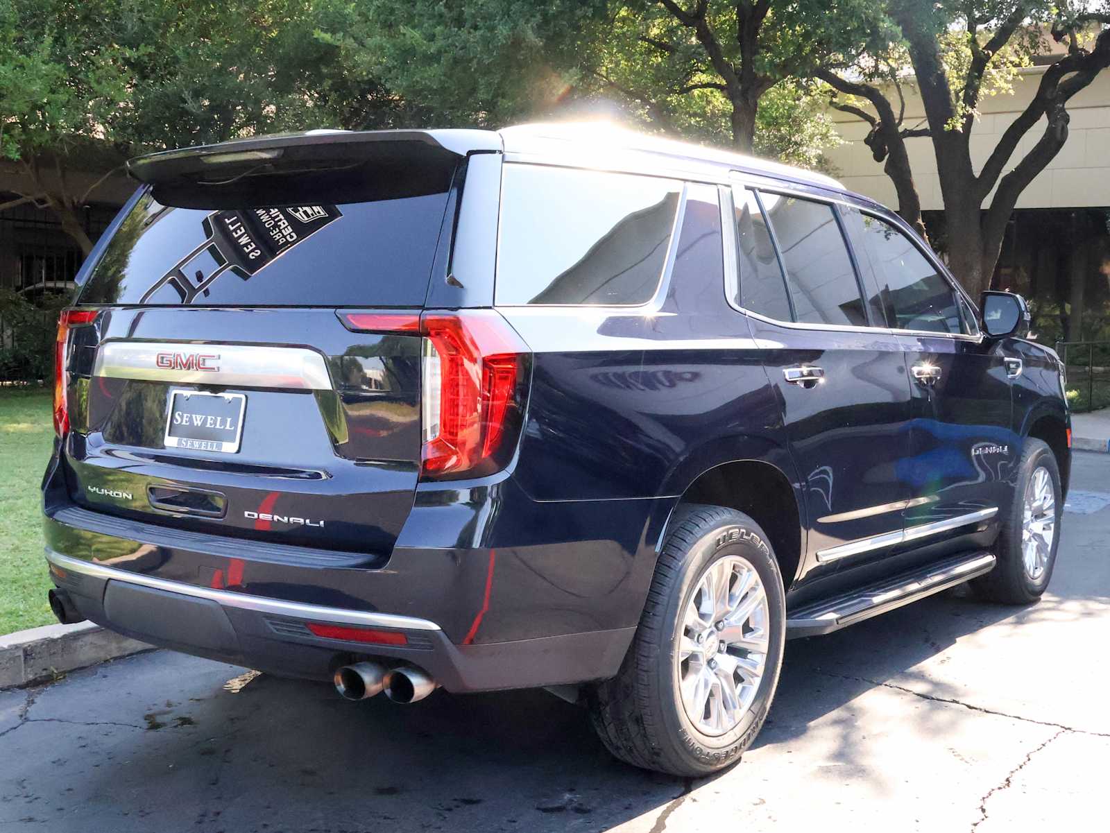 2021 Gmc Yukon Denali photo 2