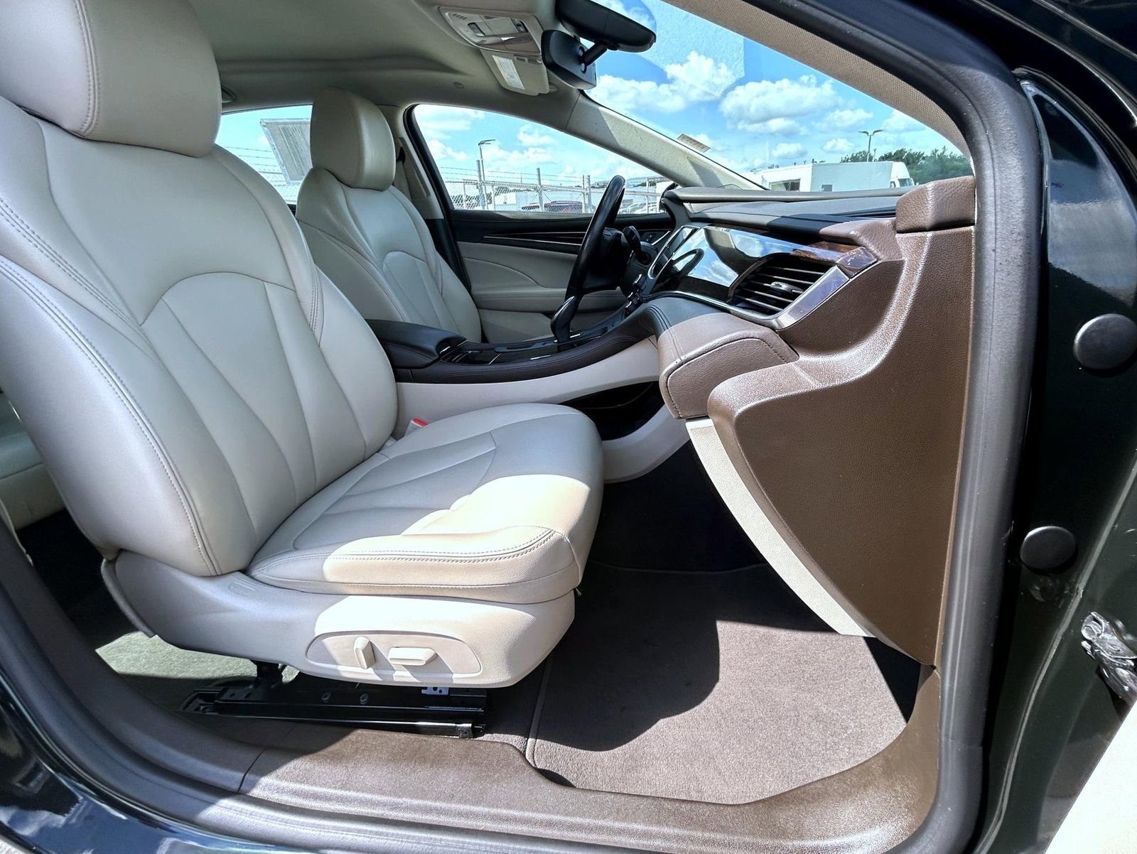 2017 Buick LaCrosse Preferred photo 16