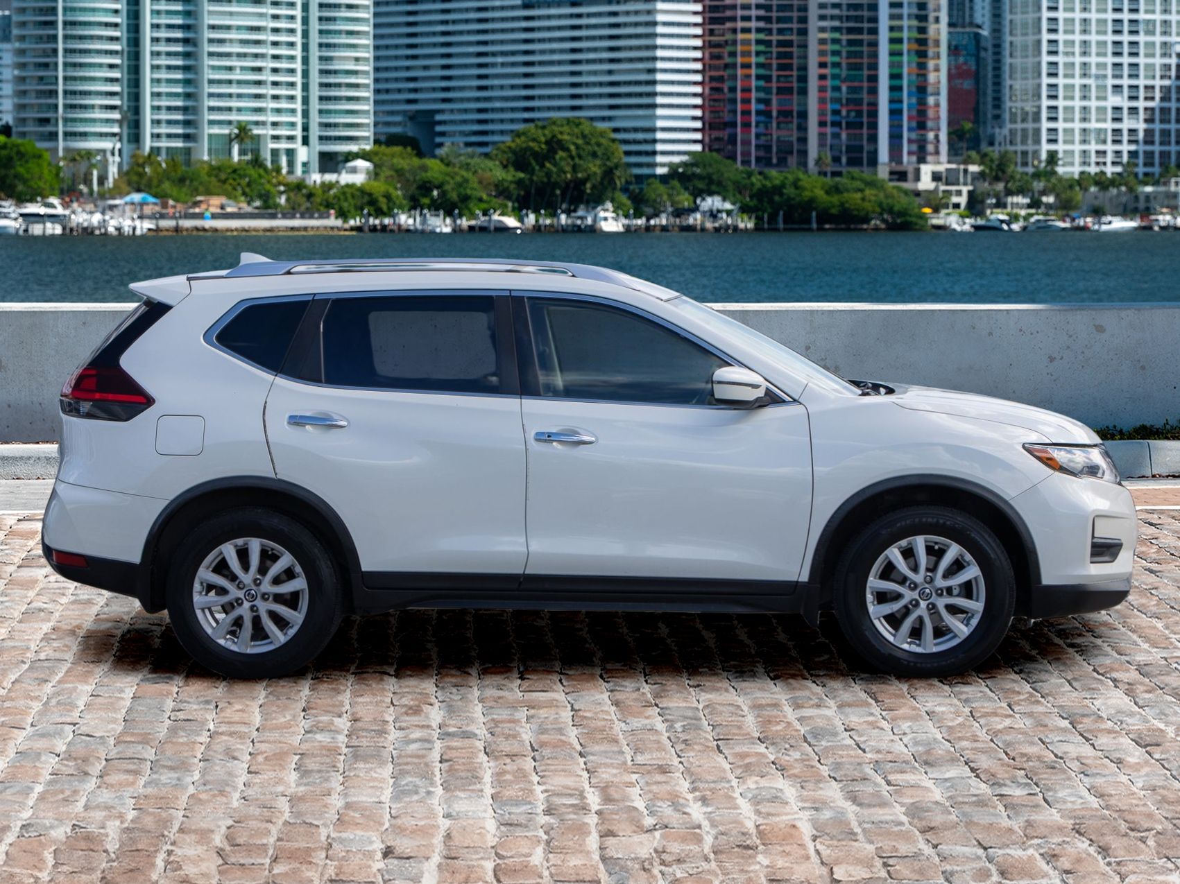 2019 Nissan Rogue SV photo 4