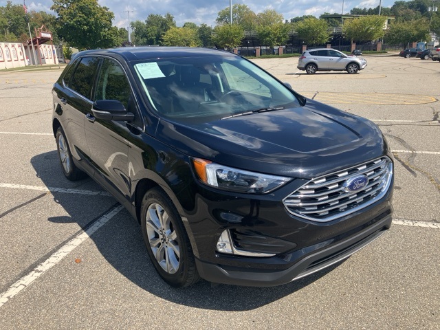 2024 Ford Edge Titanium photo 3