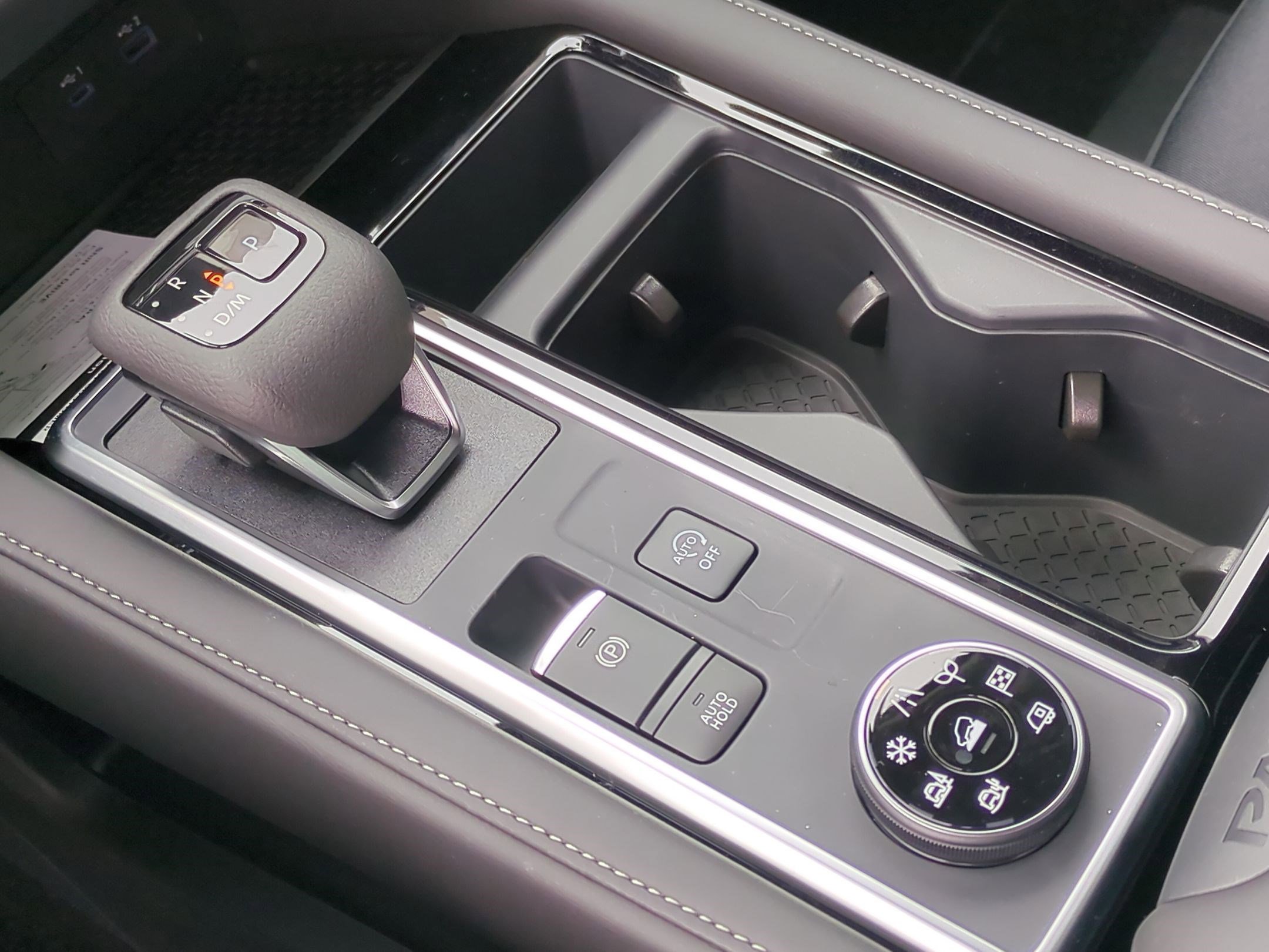 2025 Nissan Pathfinder SV photo 12
