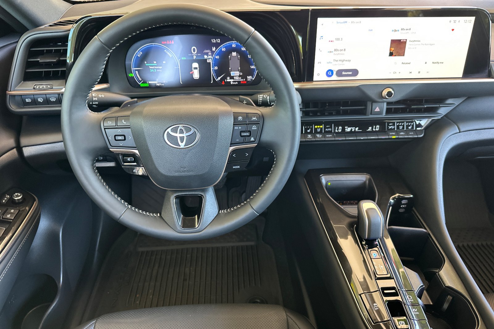 2025 Toyota Crown Signia XLE photo 13
