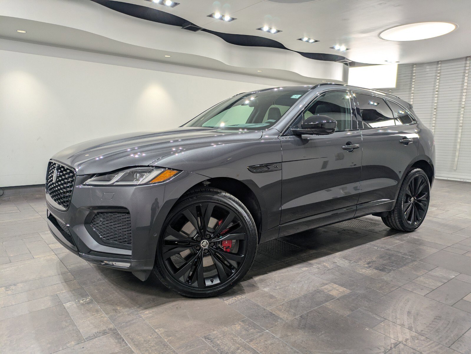 2026 Jaguar F-Pace R-Dynamic S's photo