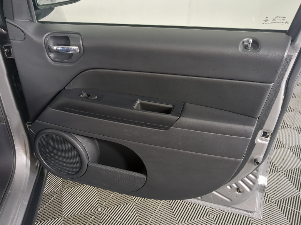 2016 Jeep Compass Sport photo 17
