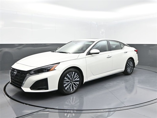 2025 Nissan Altima SV photo 3