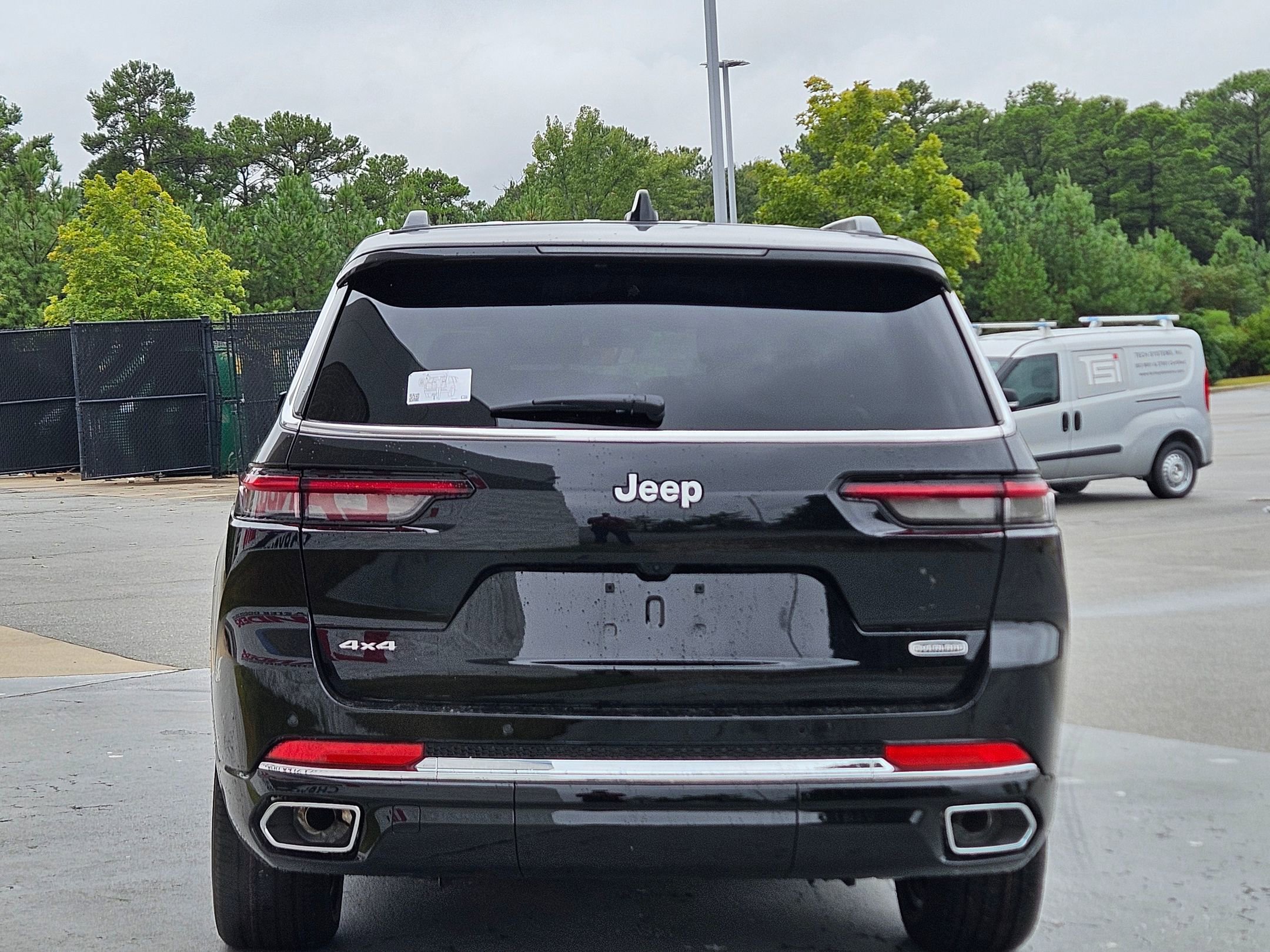 2025 Jeep Grand Cherokee Overland photo 3