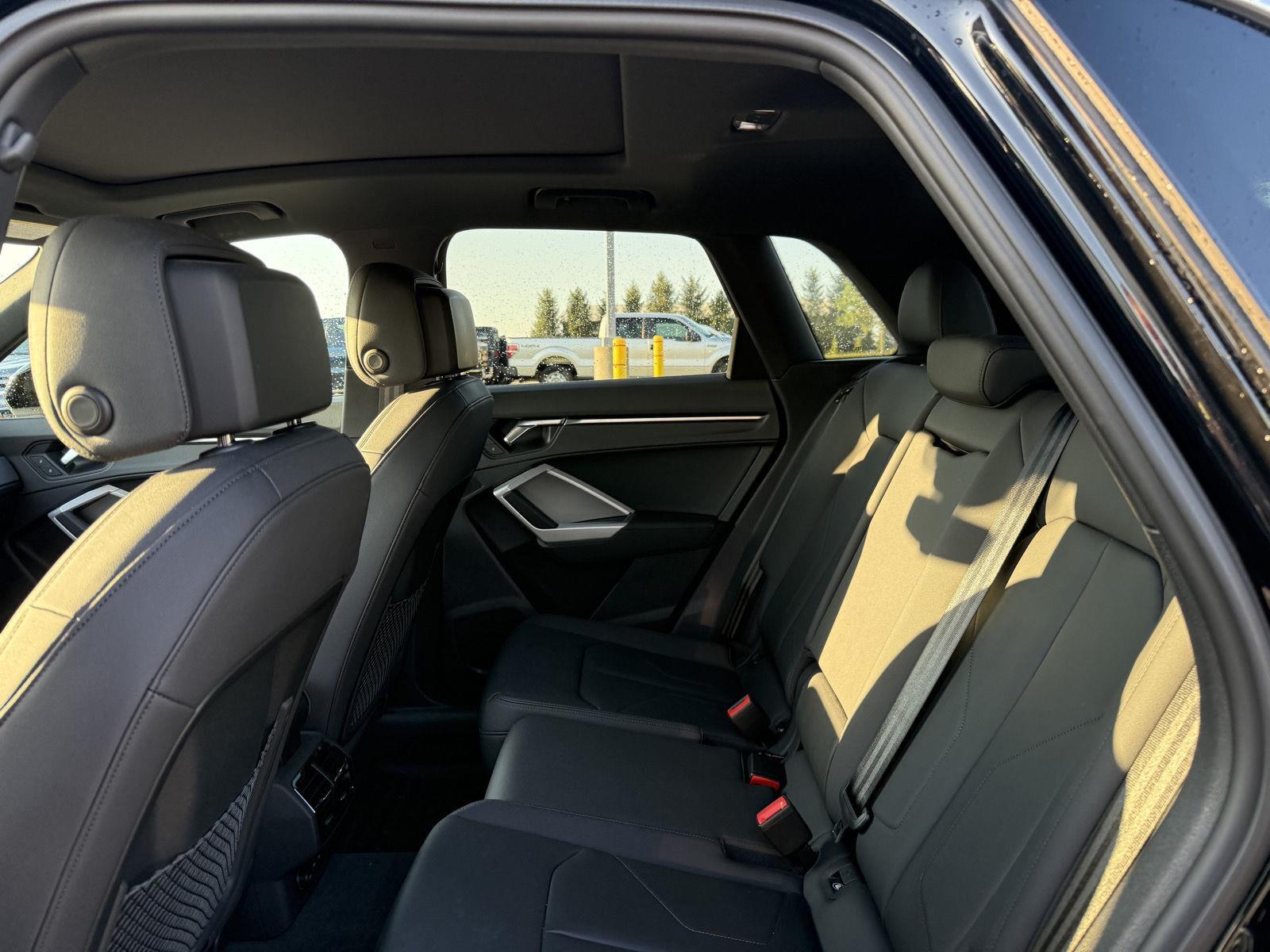 2021 Audi Q3 S line Premium photo 9