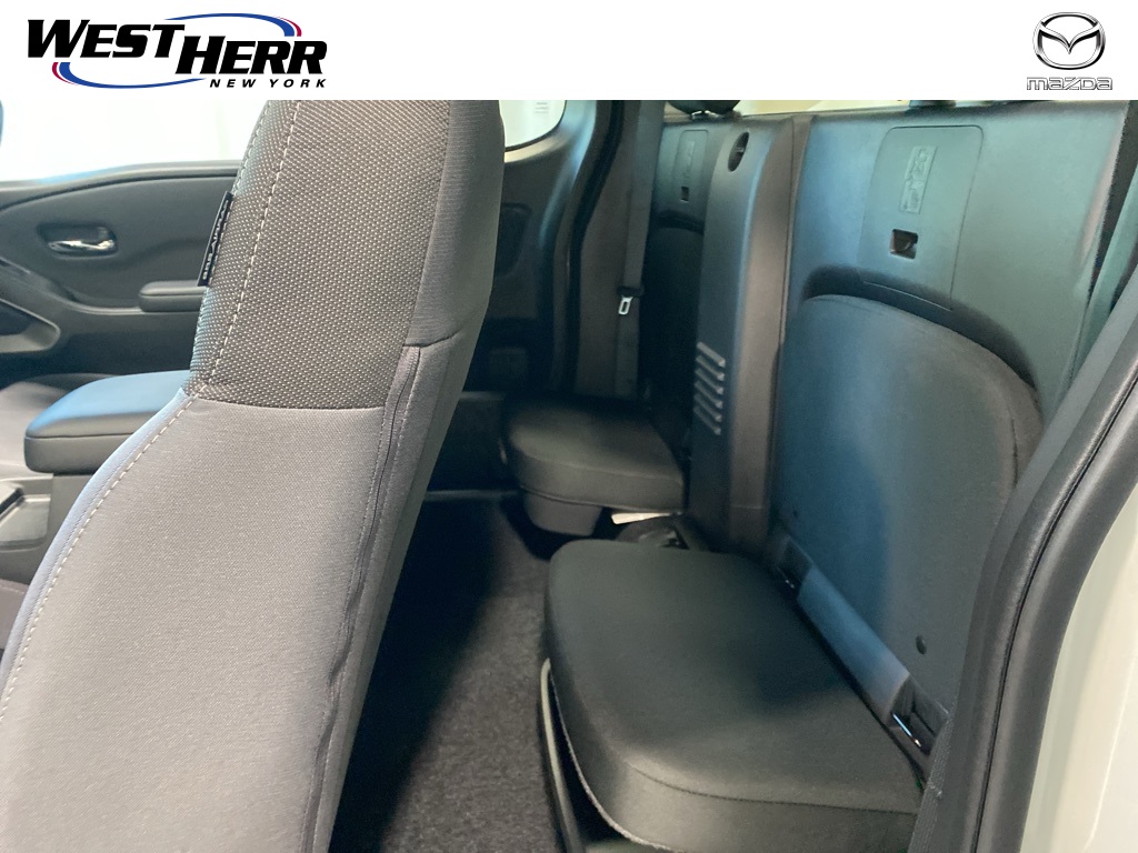 2025 Nissan Frontier SV photo 6