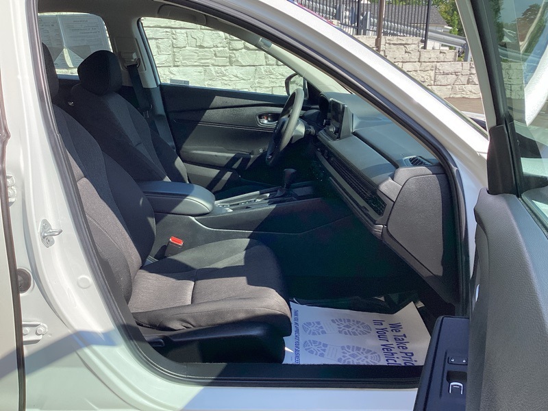 2023 Honda Accord LX photo 16