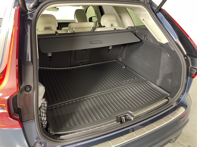 2026 Volvo XC60 Hybrid T8 photo 39